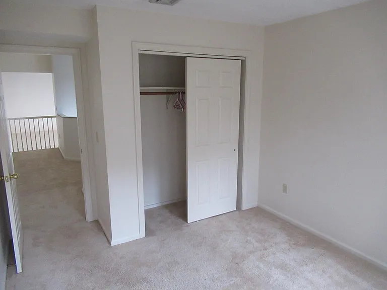 100 Winterbourne Ln — Photo 22