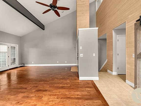 3rd image of 3547 Briarwood Blvd