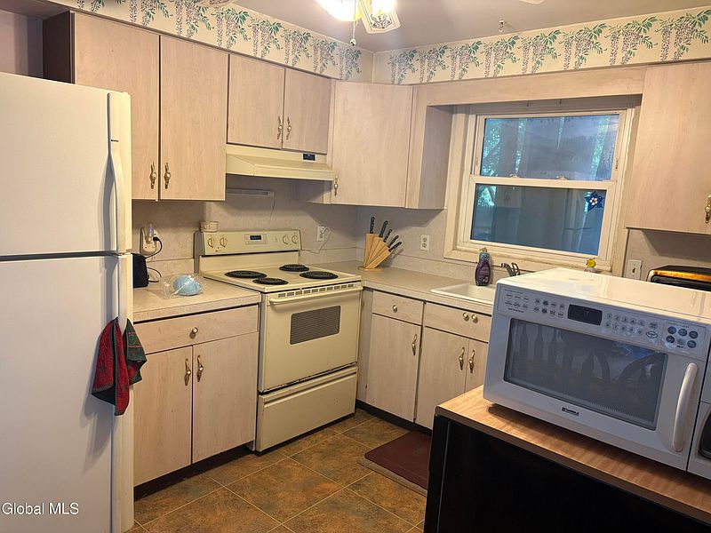 4th image of 14 Wilmarth Street