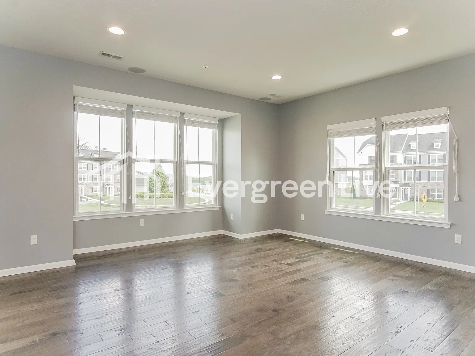 4 bed, 2.5 bath, 1940 sqft, $2,245 — Photo 3