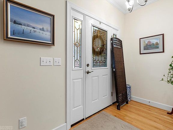 3rd image of 229 Price St