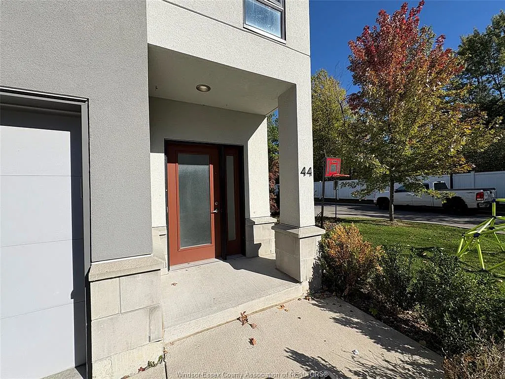 2 bed, 895 sqft, $2,345 — Photo 3
