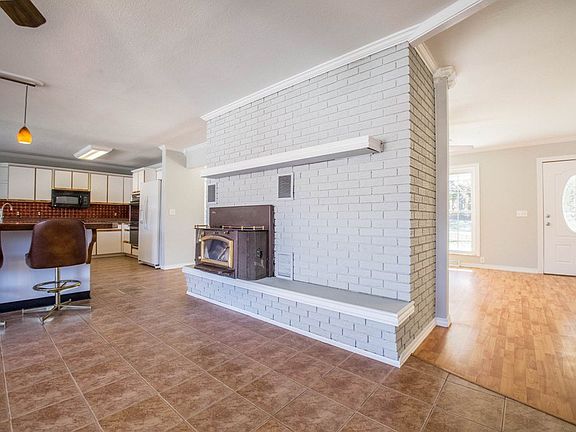 5th image of 2342 Wayne Ln