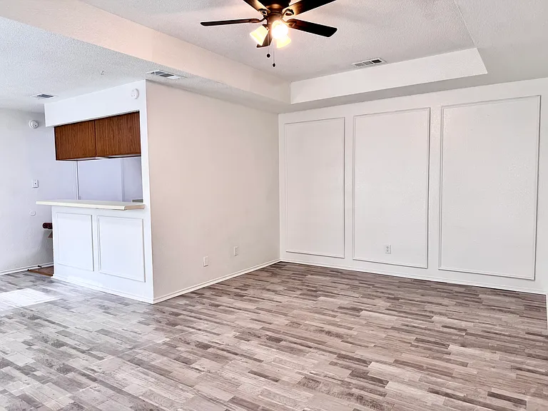 4621 Sausalito Dr — Photo 2