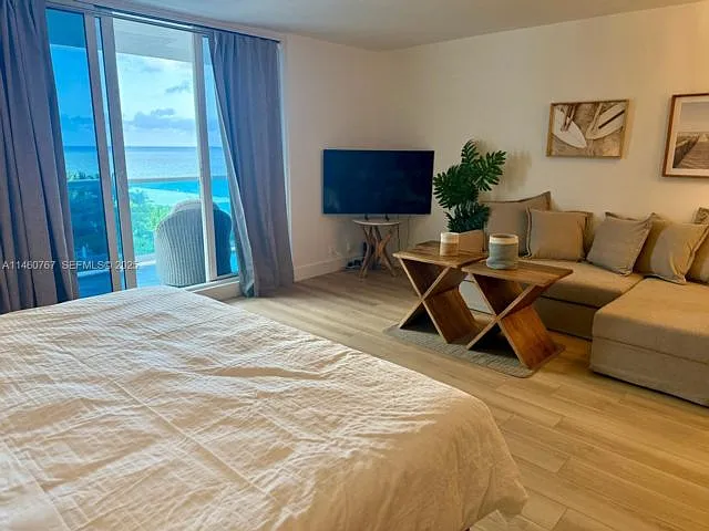 2301 Collins Ave #1121 — Photo 4