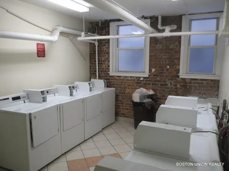 82 Peterborough St #20 — Photo 8