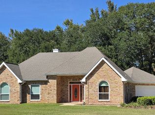 33 Longbow Dr, Picayune, MS 39466
