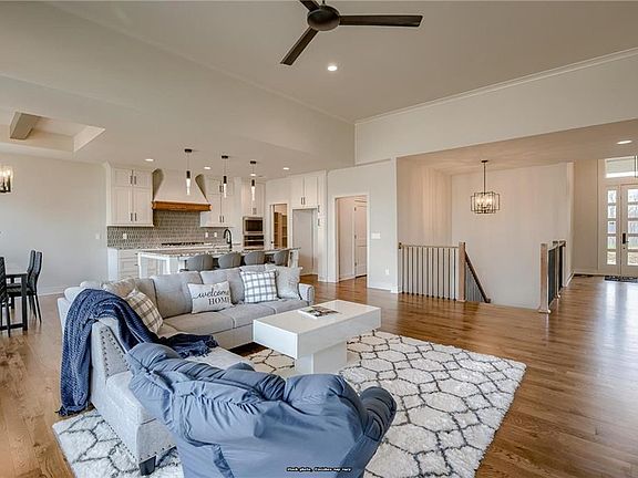 3rd image of 2516 NE 91st Pl