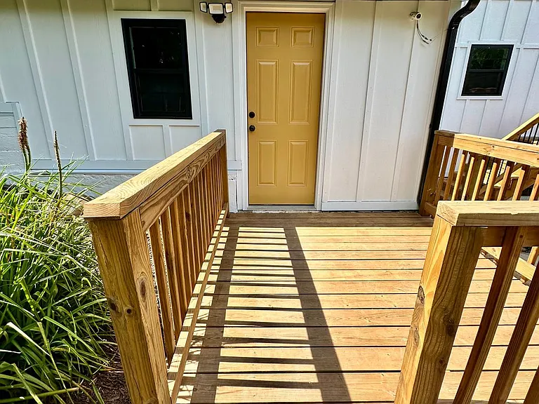 1368 Buena Vista Blvd SE #B — Photo 3