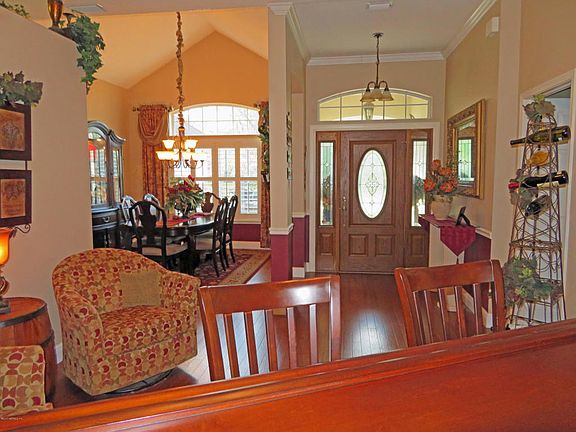 3rd image of 409 Lolly Ln