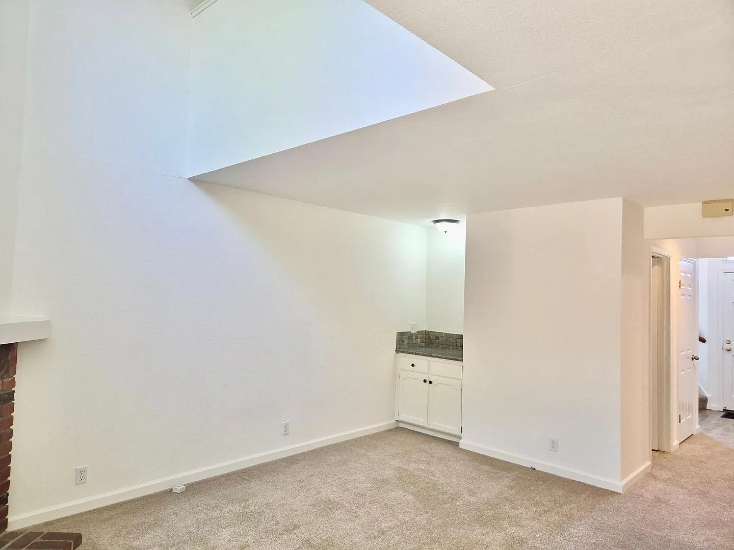 Campbell Townhouse with 2 Bedrooms and Office Space! — Photo 3