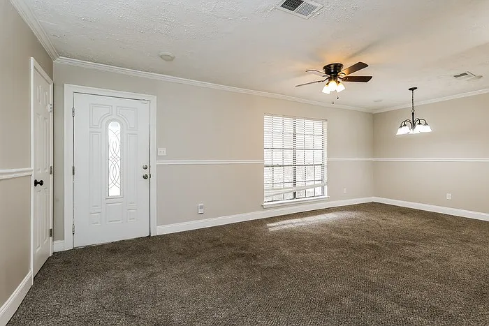413 Shenandoah Rd N — Photo 3