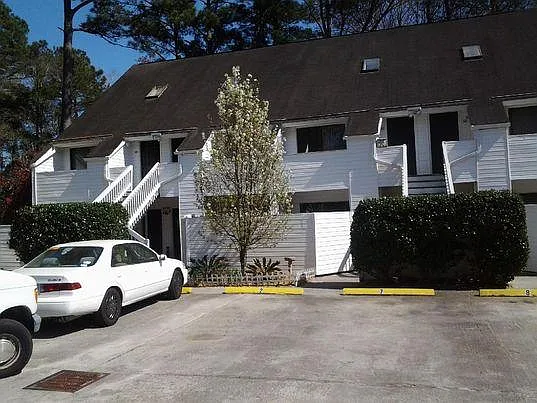 Building Photo - 420 Cambridge Cir #8