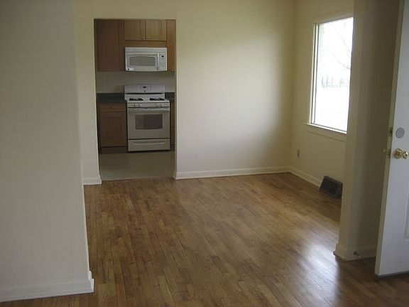 4th image of 1628 Broadwater Ave