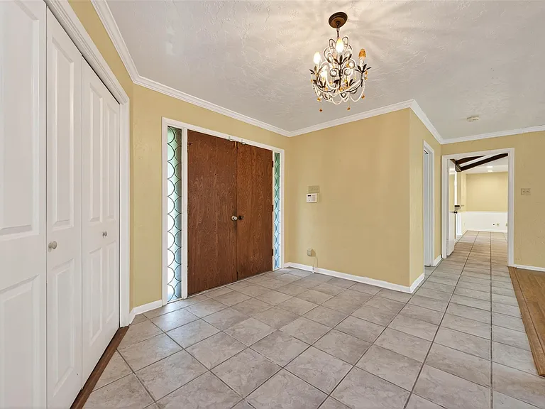 1701 Mistletoe Ln — Photo 5