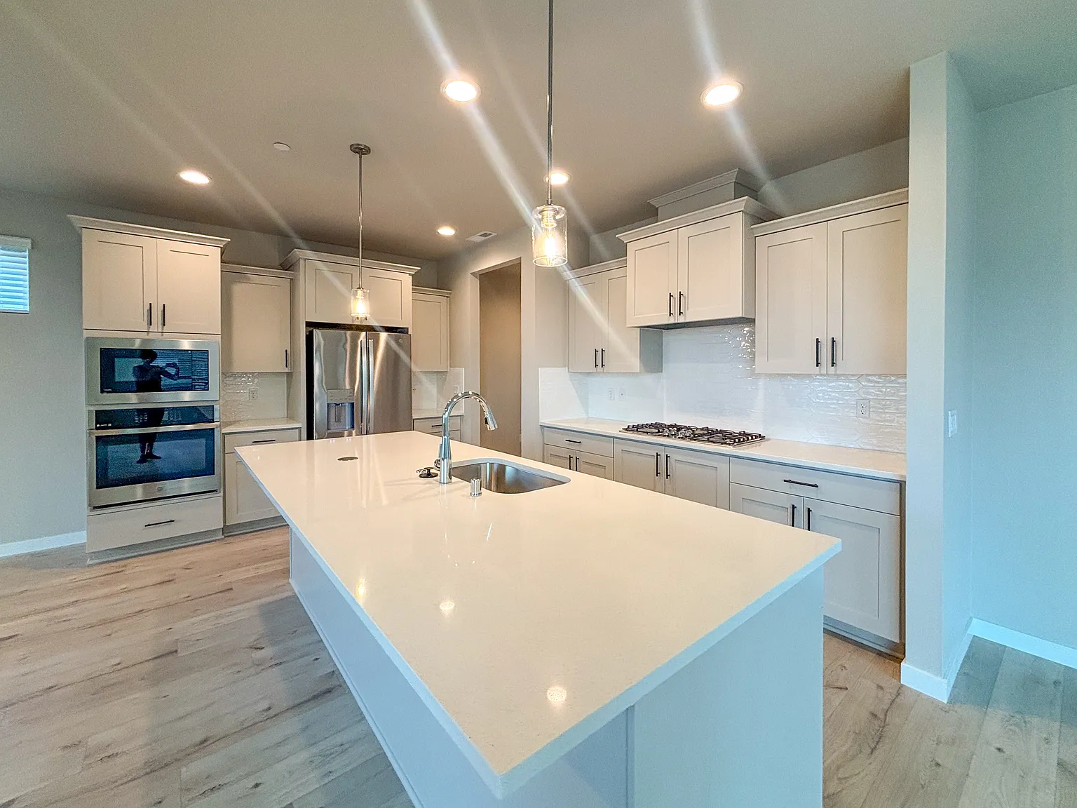 4 bed, 2.5 bath, 2299 sqft, $3,850 — Photo 3