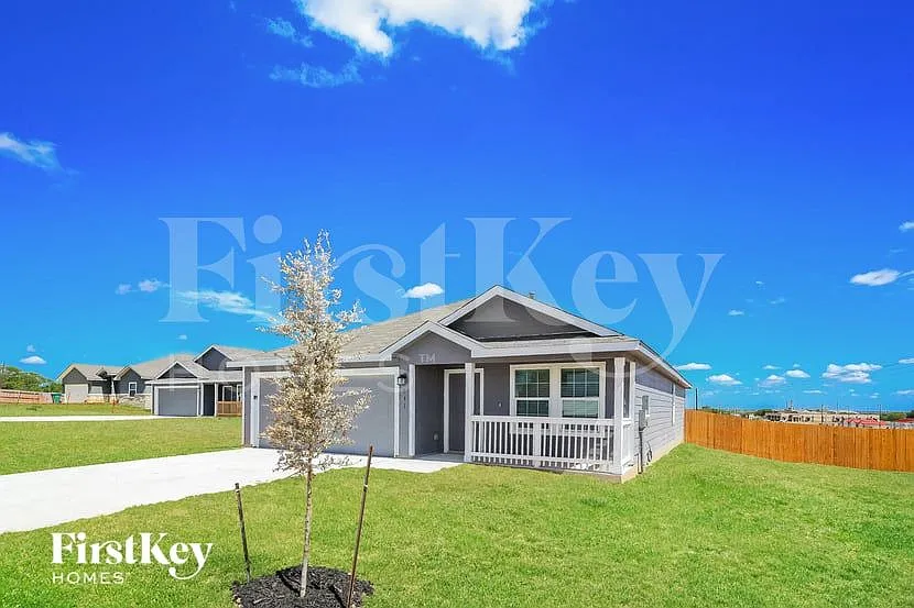 3 bed, 2.0 bath, 1474 sqft, $1,765 — Photo 3