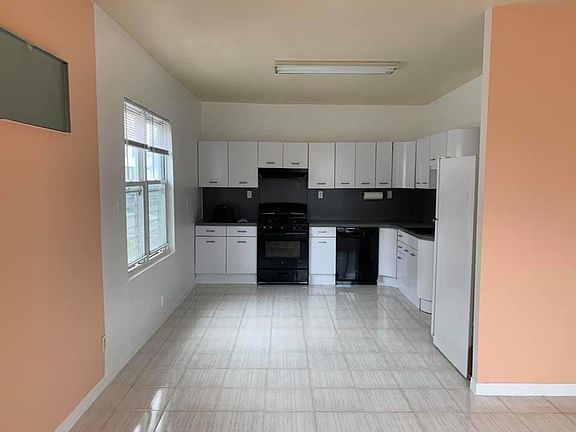 3rd image of 1831 E 22nd St Floor 2