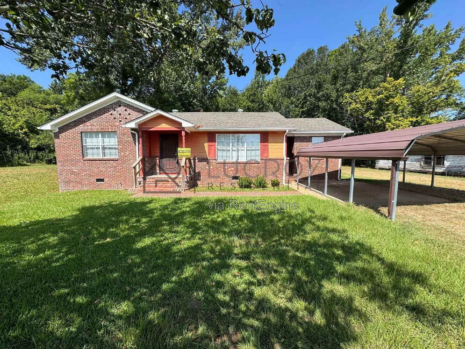 3 bed, 1.0 bath, 1323 sqft, $1,150 — Photo 1