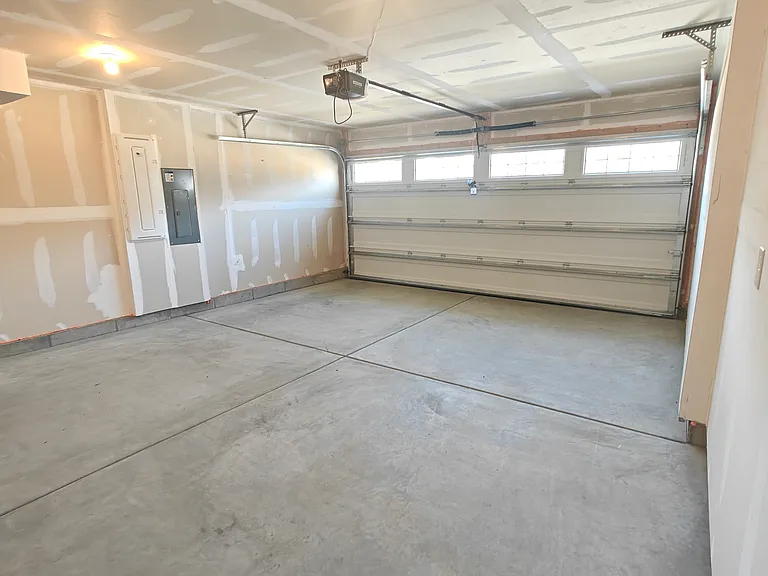 108 S Durham Dr — Photo 46