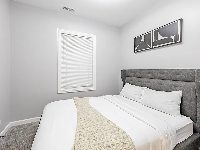 4634 S Langley Ave #2 — Photo 10