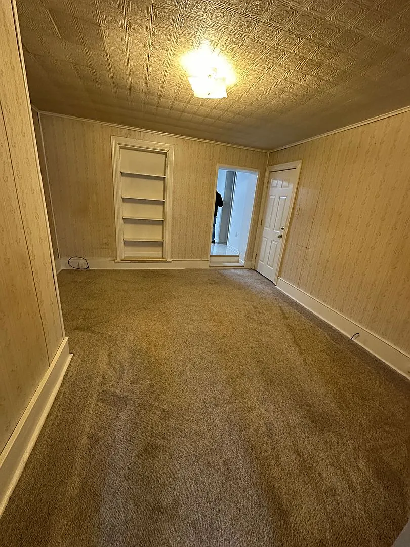 Spacious 1 First Floor 1 Bedroom 1 Bath Apartment — Photo 4