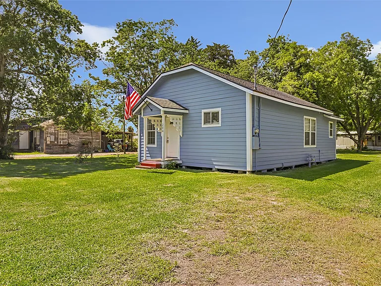 204 Kerry Rd — Photo 3