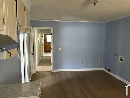 114 Henry St — Photo 4