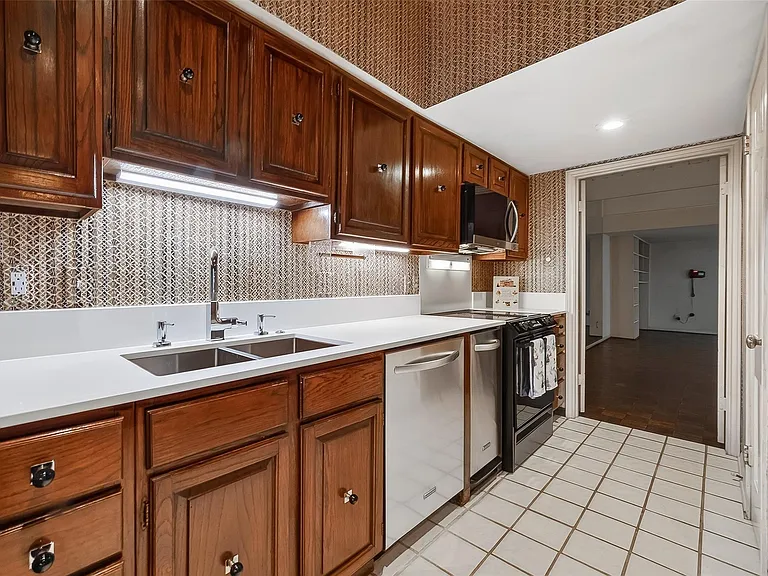 5338 Brownway St #B19 — Photo 22