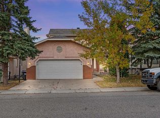 1024 SW Santana Rd NW, Calgary, AB T3K 3M2