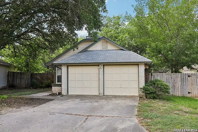 3 bed, 2.0 bath, 1077 sqft, $1,625 — Photo 2