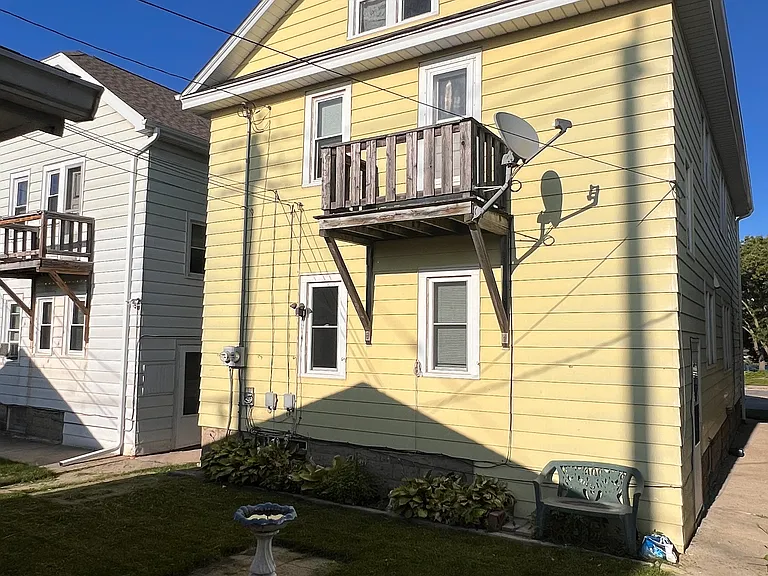 rear view & yard