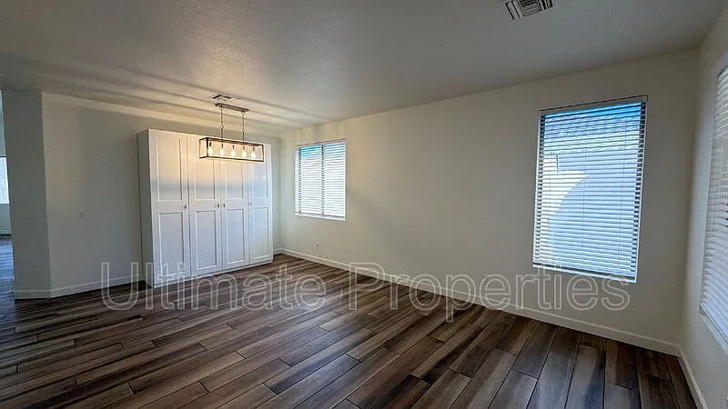 4 bed, 2.0 bath, 2166 sqft, $2,695 — Photo 2