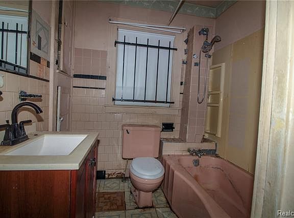 5th image of 1071 W Lantz St
