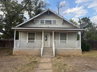 1902 22nd St, Hondo, TX 78861