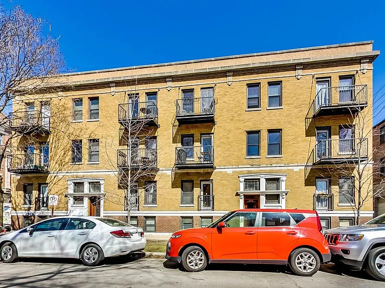 1952 W Byron St #6 — Photo 8