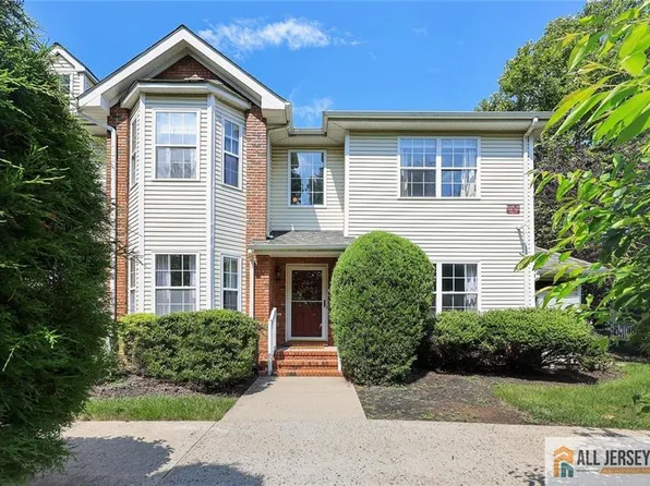 258 Pinelli Dr, Piscataway, NJ 08854