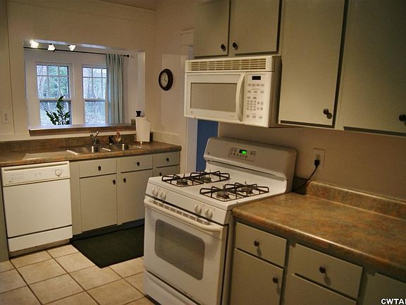 4th image of 211 W Grand Ave
