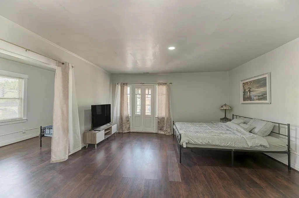 2 bed, 900 sqft, $2,000 — Photo 4