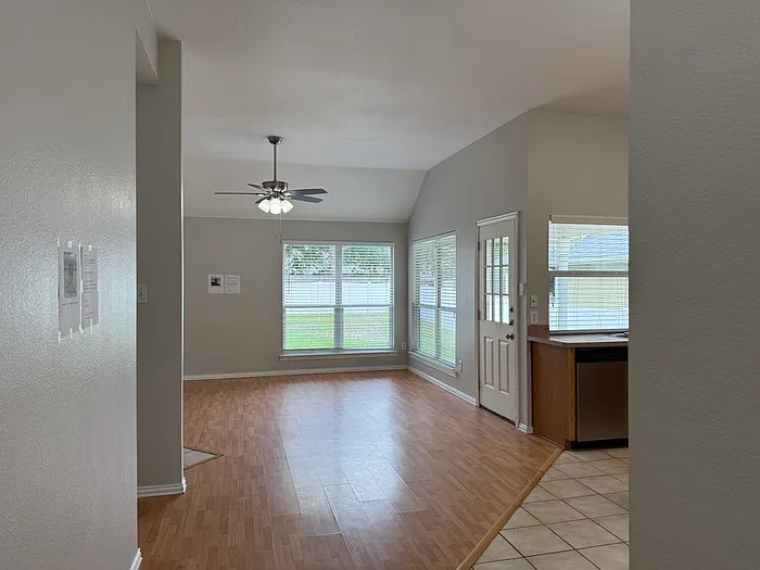 413 Hilltop Dr — Photo 3