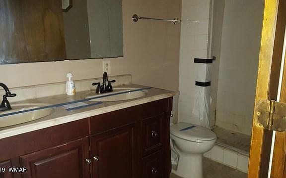 4th image of 581 S Main St