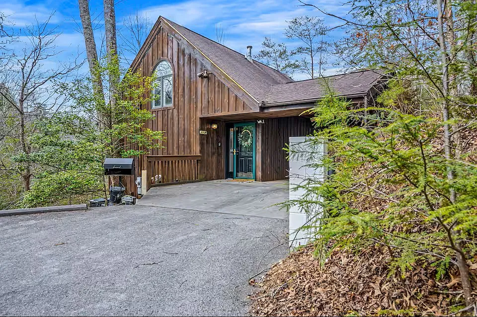 605 Falcon Ct