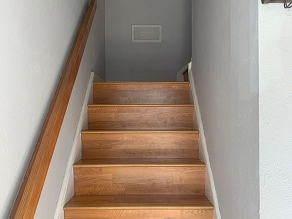 Entrance w/small mud space 