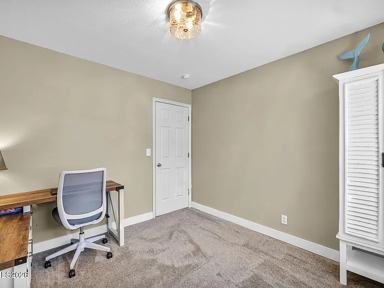 1331 Victoria Dr — Photo 26