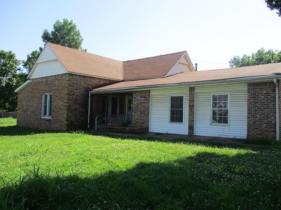 1st image of 139 N Locust Ave