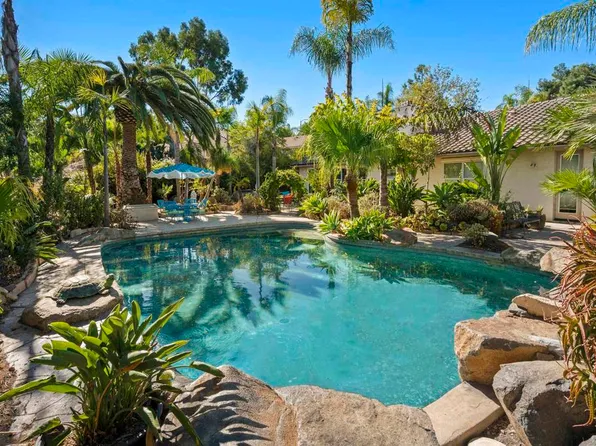 1918 Cresthaven Dr, Vista, CA 92084