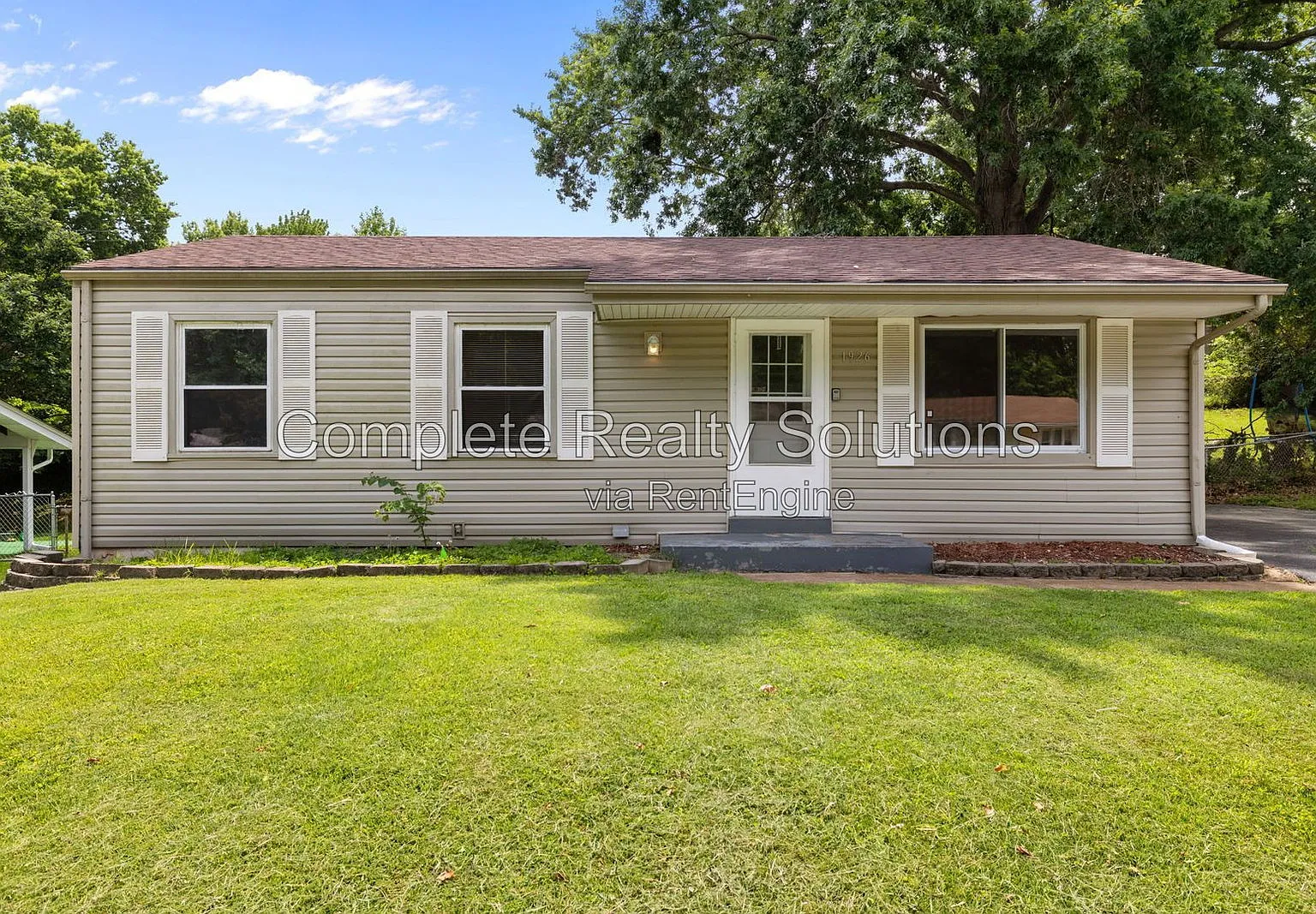 3 bed, 1.0 bath, 912 sqft, $1,200 — Photo 1