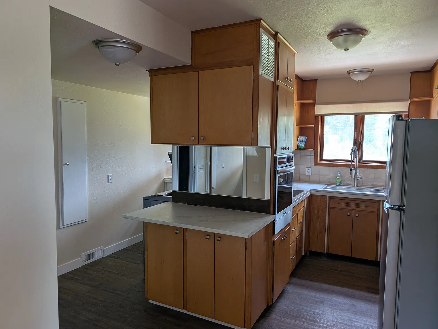 3 bed, 1705 sqft, $2,400 — Photo 2