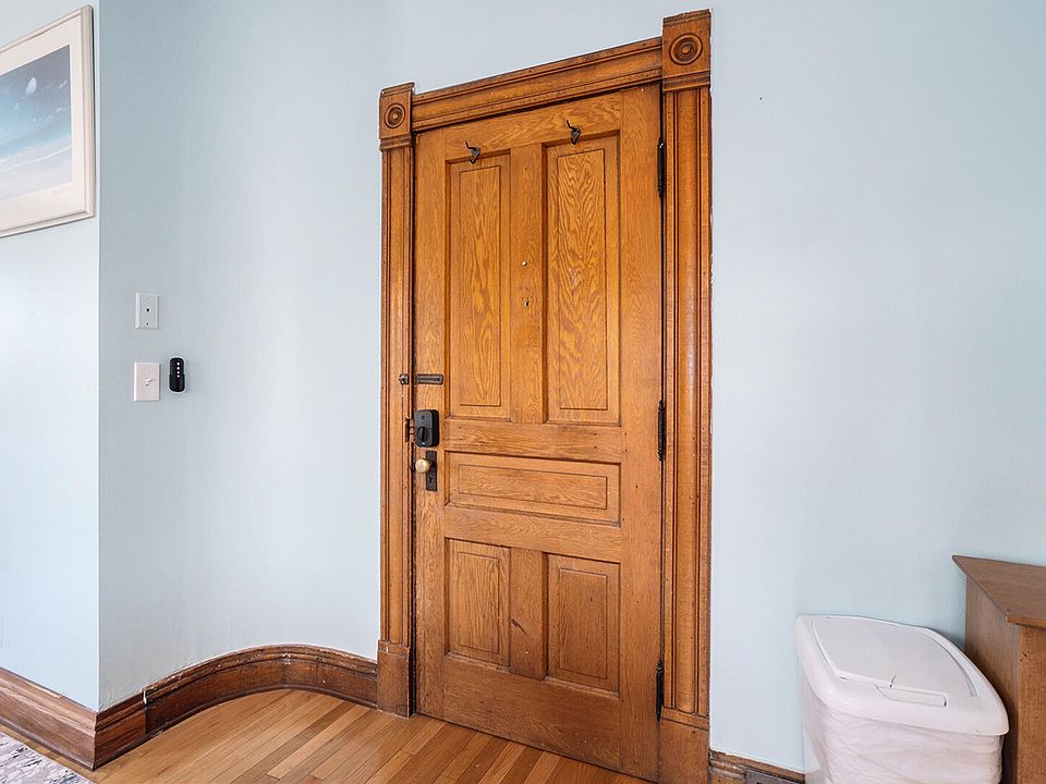 1st image of 200 Franklin Ave APT 3