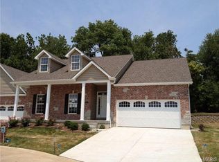 5253 Hollow Wood Ct, Saint Louis, MO 63128